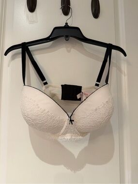 Victoria's Secret White Lace Push-Up Bra with Black Trim
